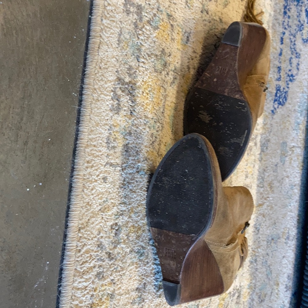 Frye CECE Wedge. - Picture 5 of 5